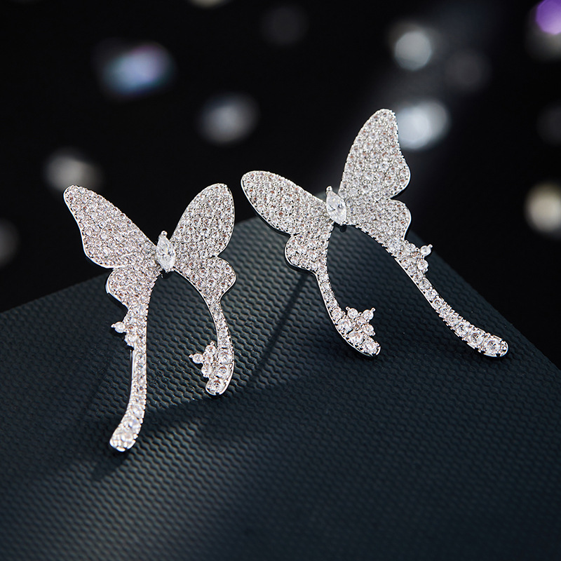 Elegant and high-end butterfly stud earrings, made of copper alloy with micro-inlaid zirconium s925 silver needles, are light luxury French long and exquisite earrings details Picture