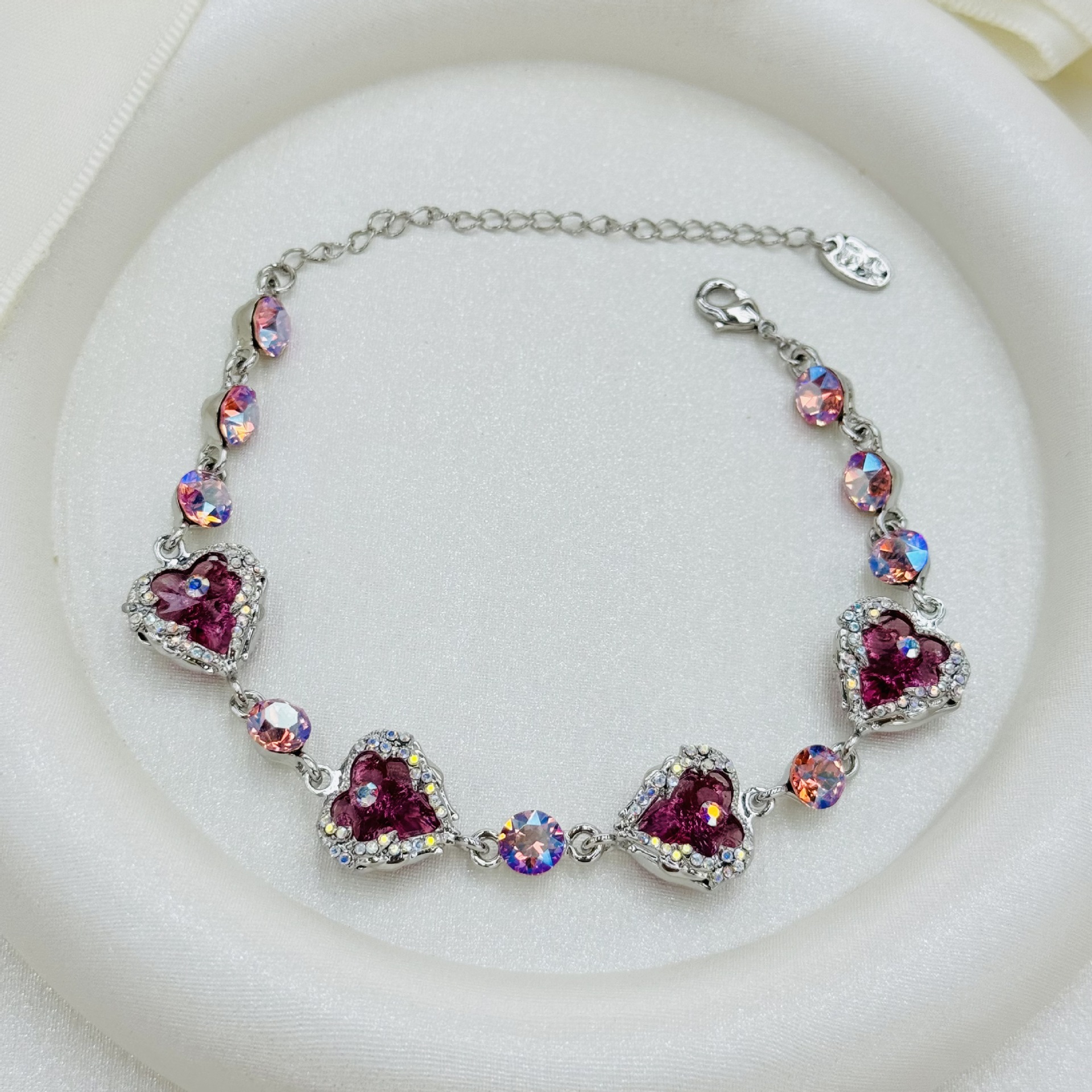 Austrian crystal heart-shaped bracelet, silver-plated and inlaid, fashionable women's light luxury accessory, available in multiple colors Specification image