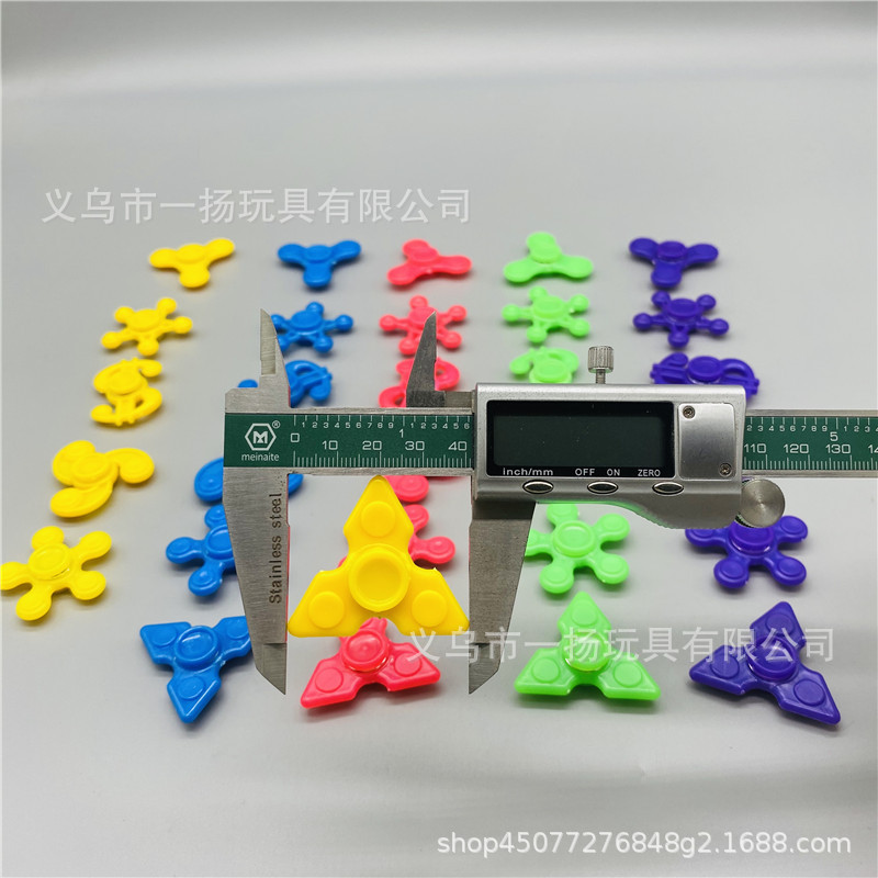 彩色4cm指尖陀螺 跨境外减压贸陀螺玩具多形状塑料迷你指尖陀螺产品图