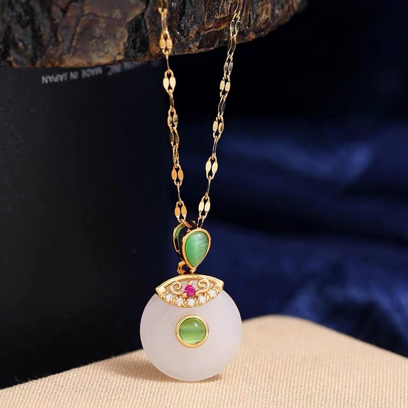 Simple and elegant, long-lasting and colorfast sand gold peace pendant necklace for women, 18K gold plated Chinese retro style neckchain and collarbone chain