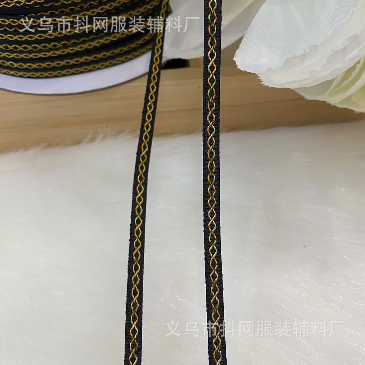 Wholesale of 0.6CM new three-color gold-edge webbing, red and green striped Christmas ribbon gifts, diy packaging, accessories and ribbons Specification image