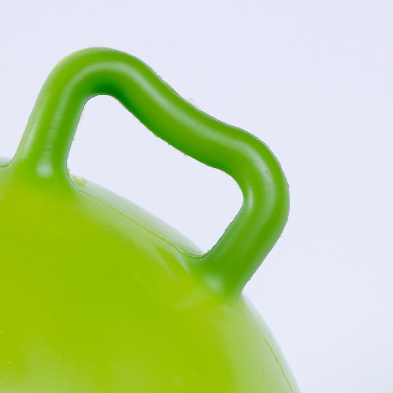 幼儿园手拿25CM手柄球羊角球小朋友手拿玩具地摊热销品游戏玩具球白底实物图