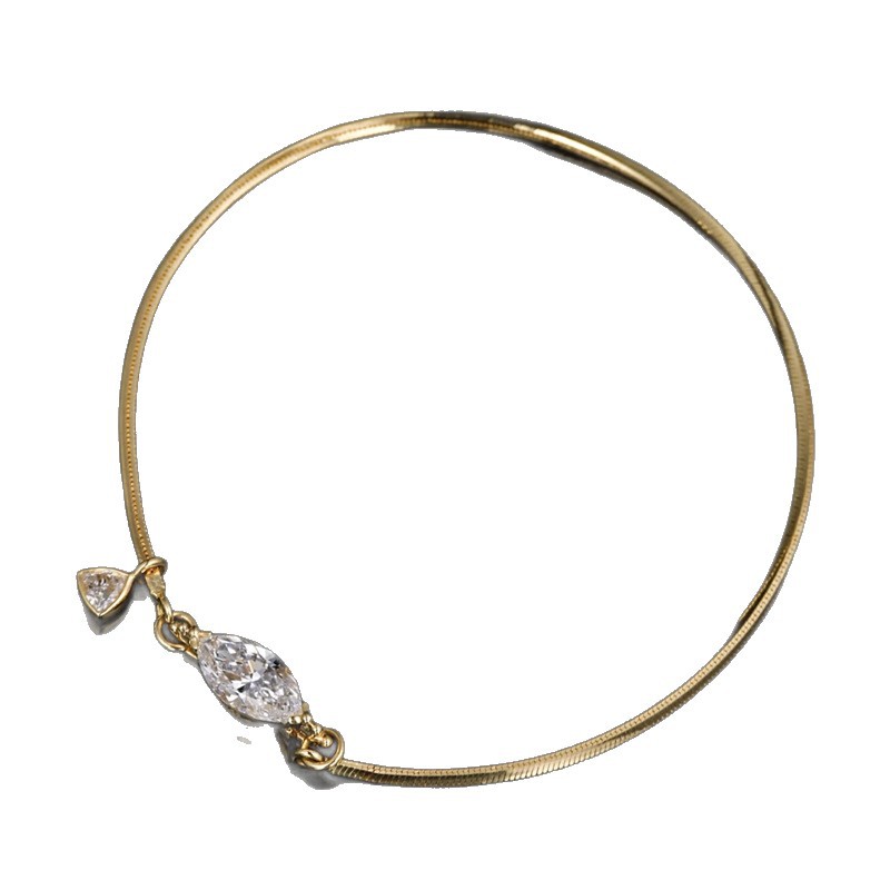 Korean-style horse eye diamond triangular snake bone chain bracelet for women, light luxury minimalist style, niche design sense, noble and versatile jewelry Item Picture