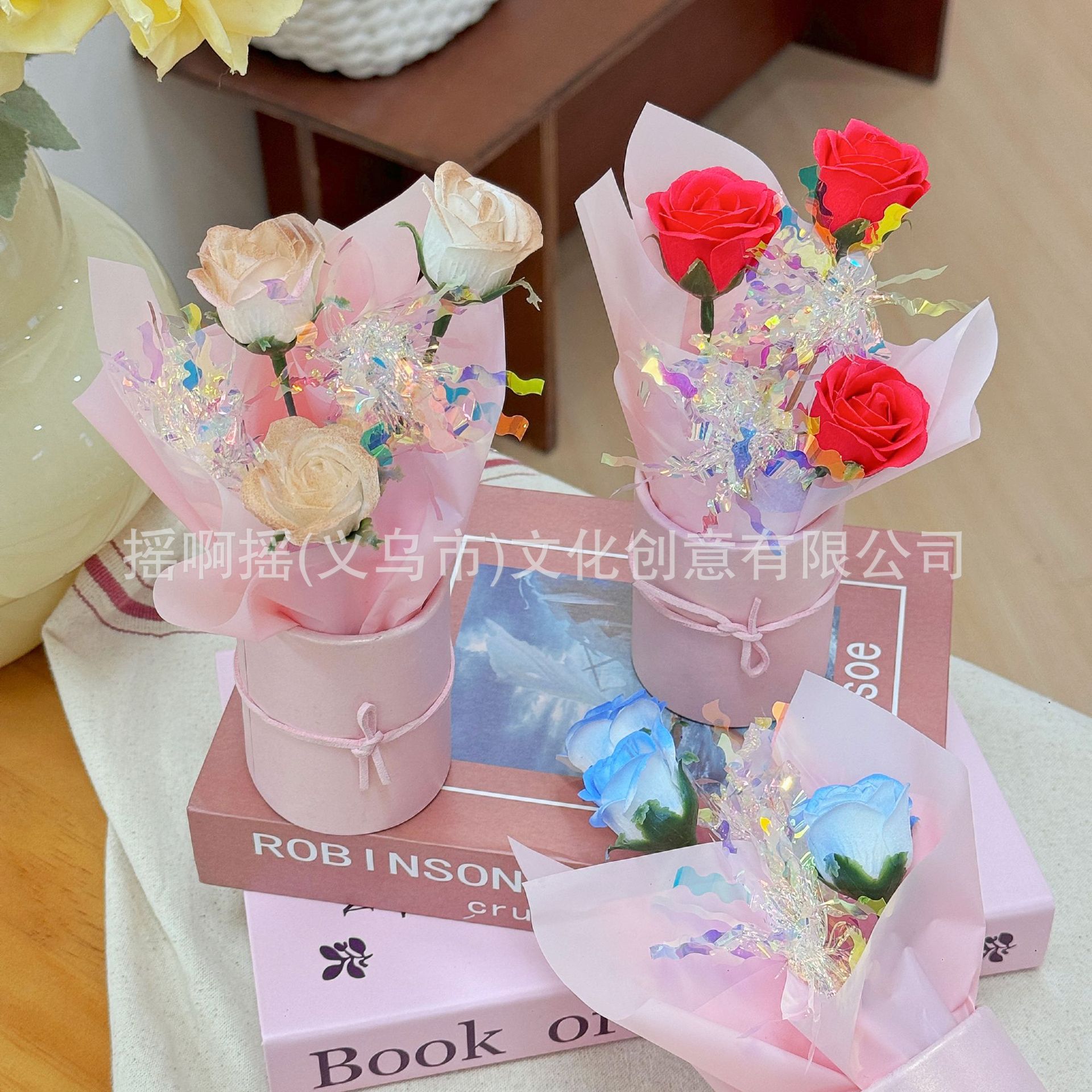 迷你玫瑰花束女神节礼物三八妇女节香皂花花束抱抱桶教师节礼物