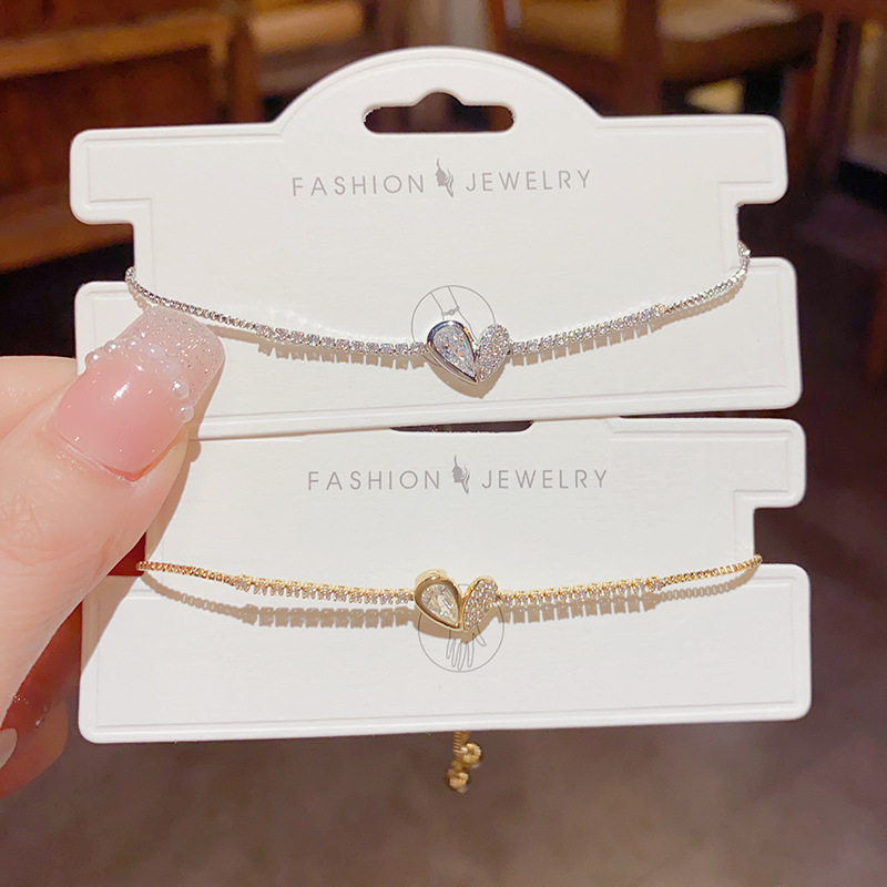 The same style of Douyin, light luxury, fashionable and sweet, slightly inlaid heart-shaped bracelet, with a sense of high-end, niche design and elegant charm