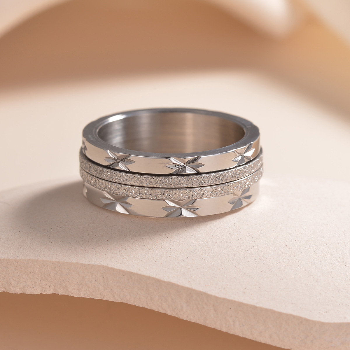 Wholesale of new Amazon European and American 8mm rotatable stress-relieving jewelry, sand-faced titanium steel women's ring and jewelry Application Scenario