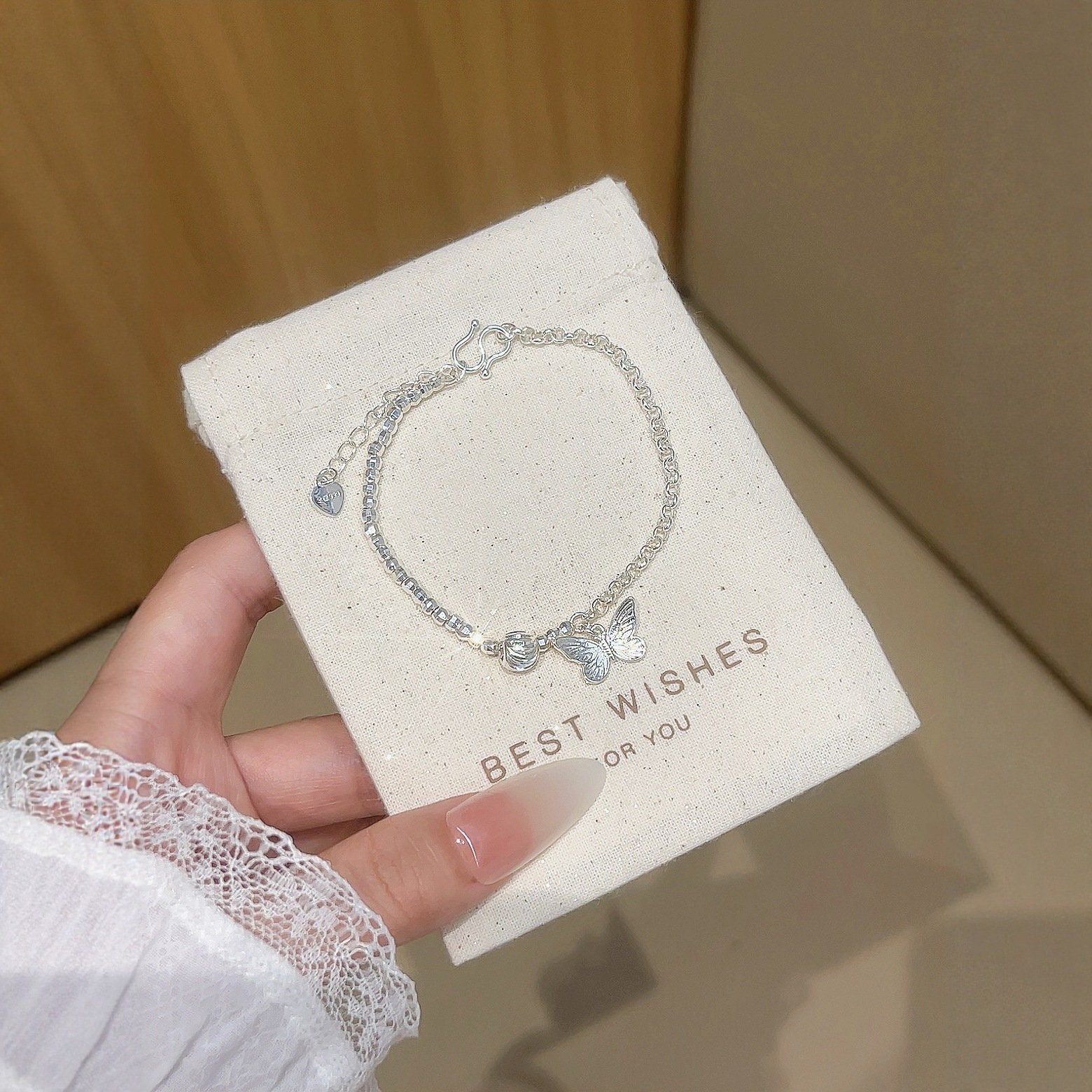 New butterfly light luxury, niche and high-end women's bracelet, versatile gift accessory, copper-plated Miao silver, Tibetan silver jewelry wholesale full figure