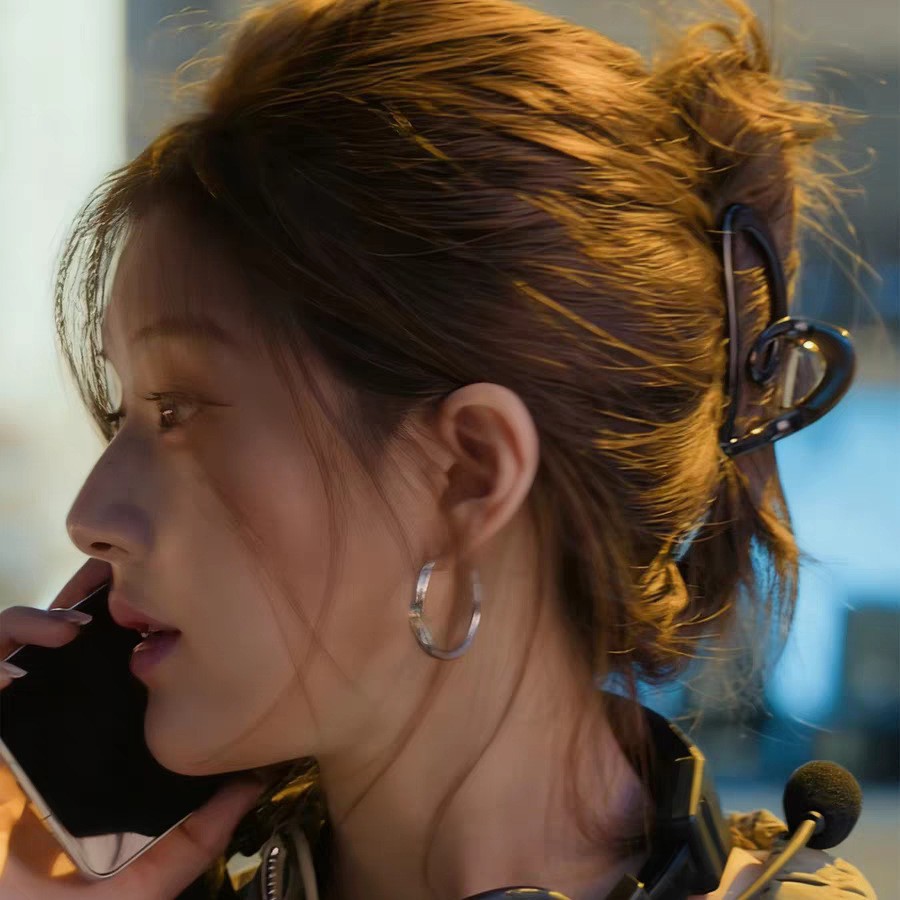 Xu Wo Dazzleng Zhao Lusi Xu Yan's same heart-shaped clipper for the back of the female head with a high-end shark hairpin accessory details Picture