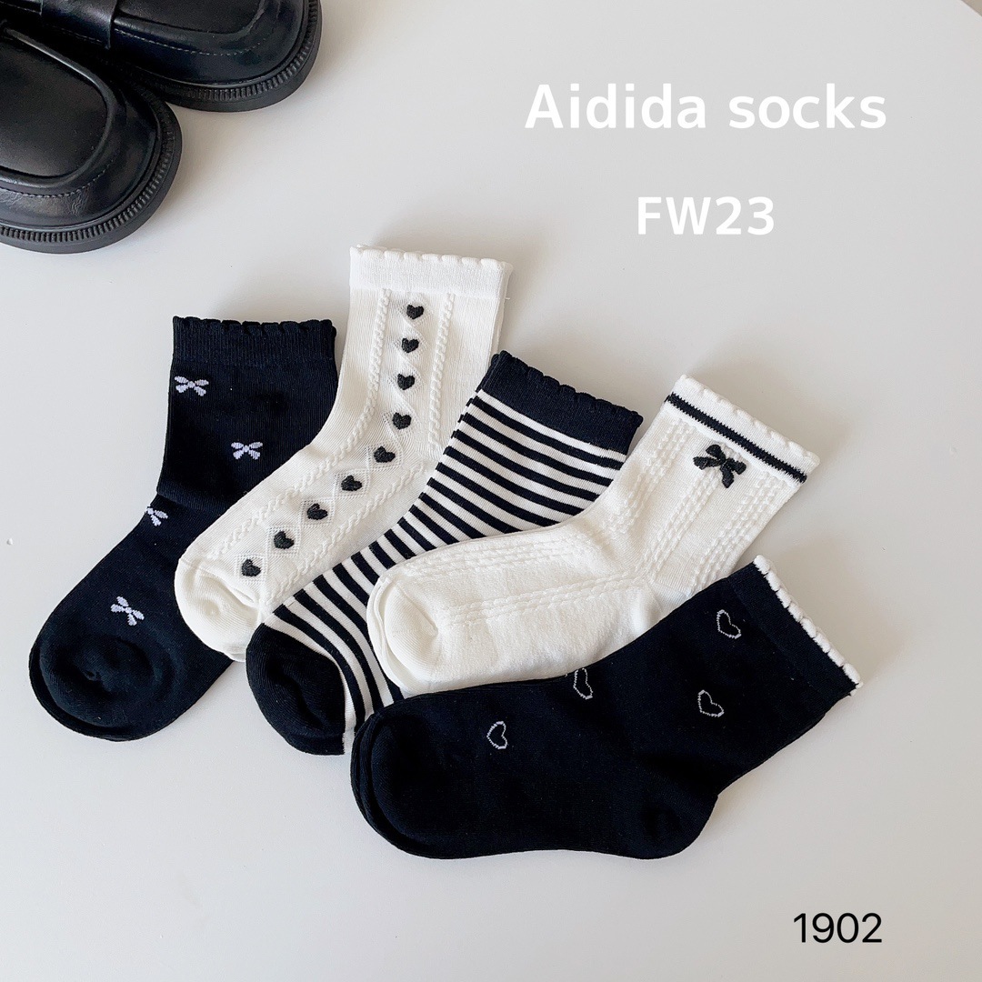 Aidida 1902 Boys' and Girls' Socks 2024 Spring, Autumn and Winter Cotton Black and White Small heart-shaped Lace mid-calf Socks Specification image