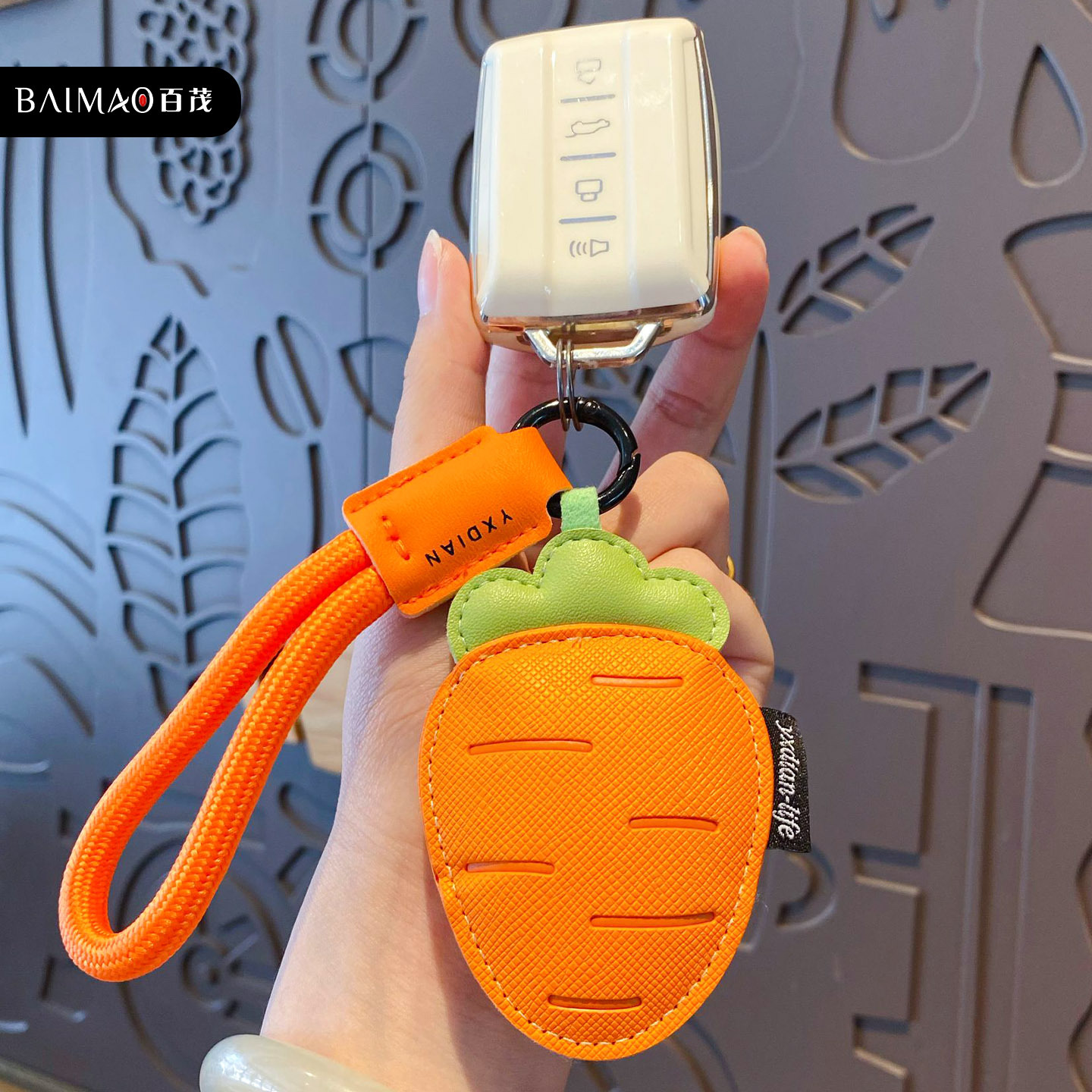 Creative leather vegetable keychains, cartoon carrots and peppers, exquisite small gifts, men's and women's bags, pendants and accessories Specification image