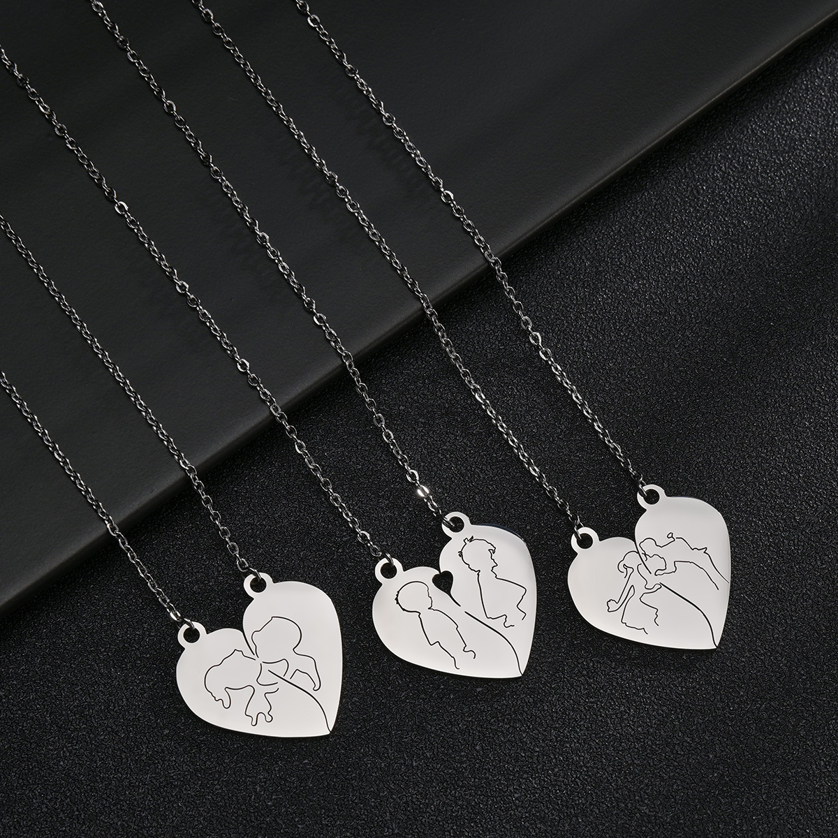 New popular couple necklaces in Europe and America, heart-shaped double-piece pendants, non-fading stainless steel jewelry factory wholesale details Picture