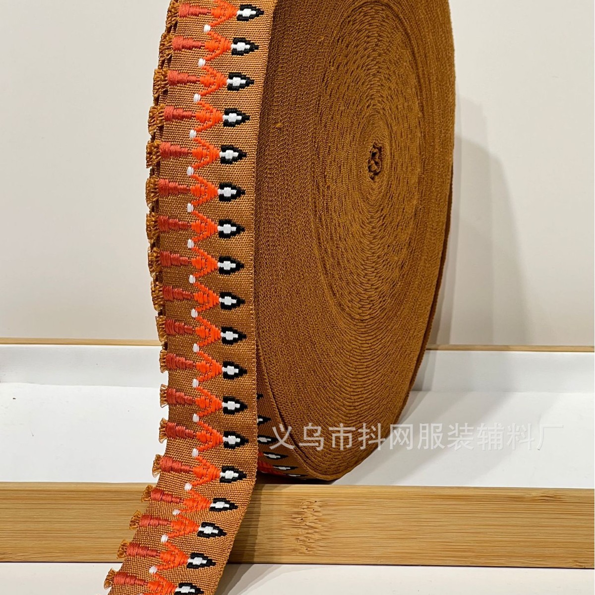 تطريز ريش وطني من طراز 4CM مزوّد بأقواس حلاقة يدوية من حرير Specification image