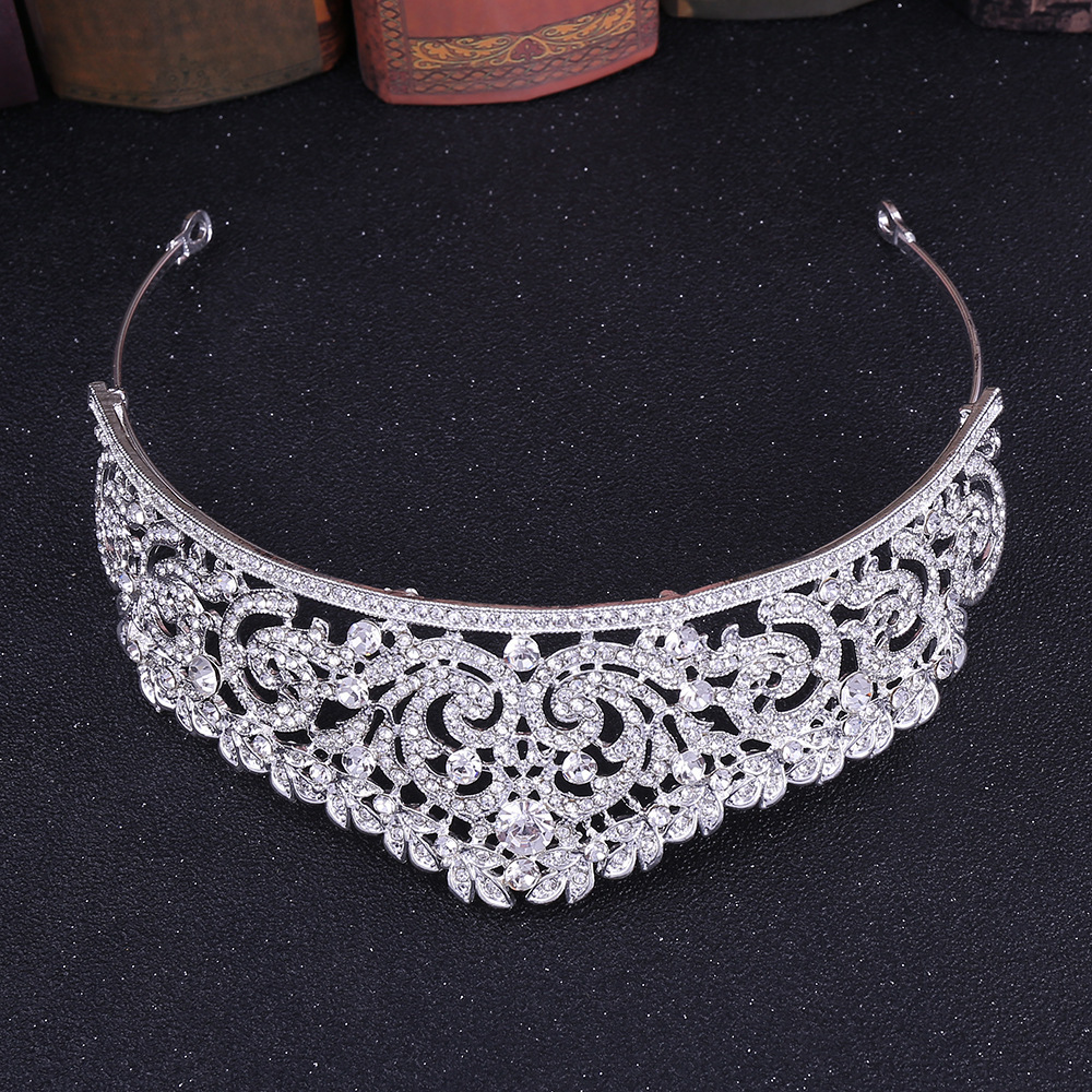 European and American wedding headwear, retro court-style accessories, 80% wedding crown, alloy rhinestone, bride's wedding dress, crown Application Scenario