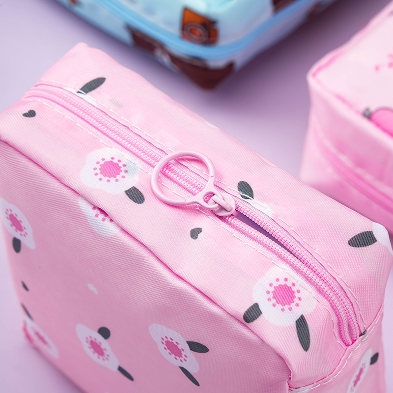 Cartoon sanitary napkin storage bag, portable travel sanitary napkin storage bag, sanitary napkin package, monthly care package Application Scenario
