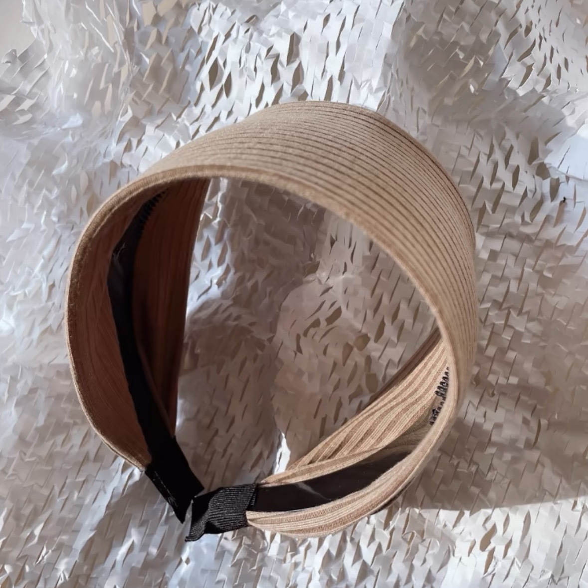 This Korean-style knitted hairband, which is the same as the popular ones, is a high-end headwear with a wide band for women's fitness and sporty style details Picture