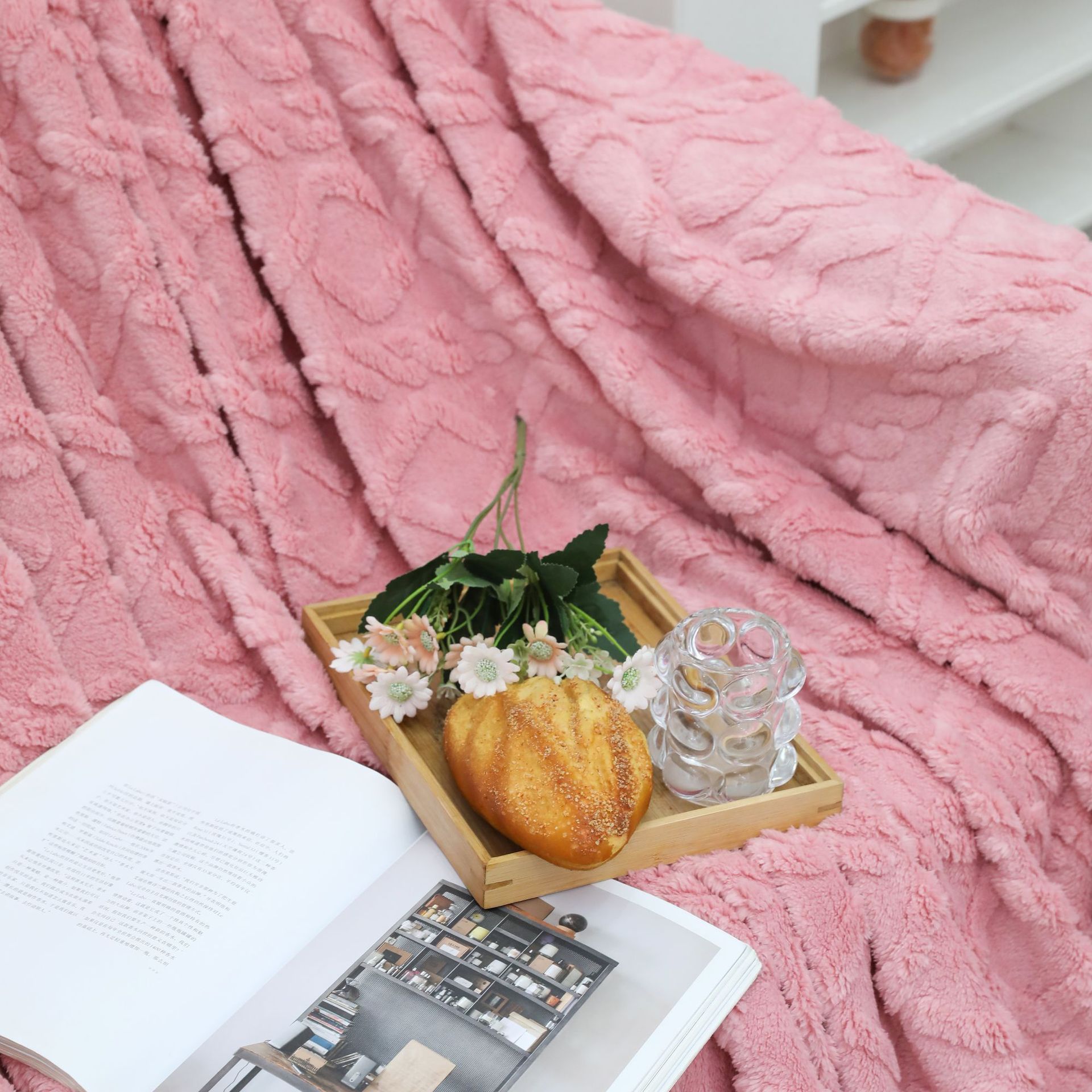 Winter Souf velvet blanket cover, thickened warm blanket, flannel sofa blanket, nap blanket, coral velvet bed sheet details Picture