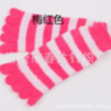 Wholesale winter half-fleece five-toed socks, striped coral fleece ring warm two-toed socks, five-fingered socks. Large quantities offer discounts Application Scenario