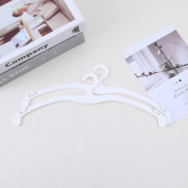 629# Plastic clothes hanger, pants rack, underwear clip, bra clip, underpants rack, display hanger, clothing accessories Application Scenario