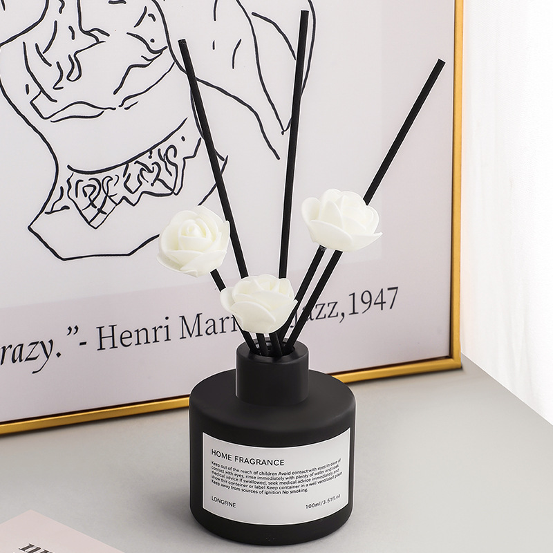 Black and white minimalist style, high-end, flameless aromatherapy, long-lasting indoor bedroom room perfume, bathroom fragrance Application Scenario