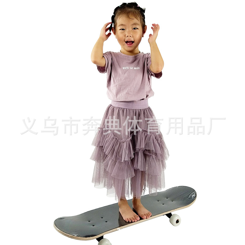 Bendian Skateboard offers wholesale of four-wheel road scooters for children, teenagers, beginners, boys and girls details Picture