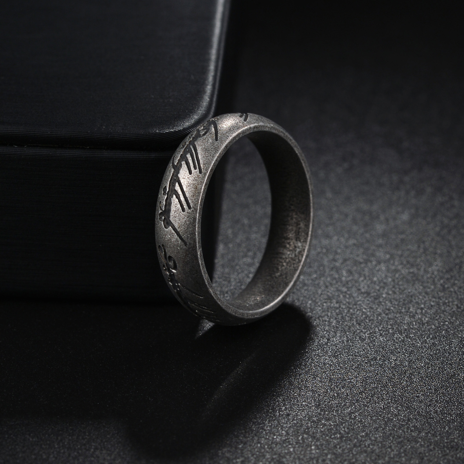 2024 Amazon's popular new European and American jewelry, aged titanium steel men's ring, the King of Rings Specification image