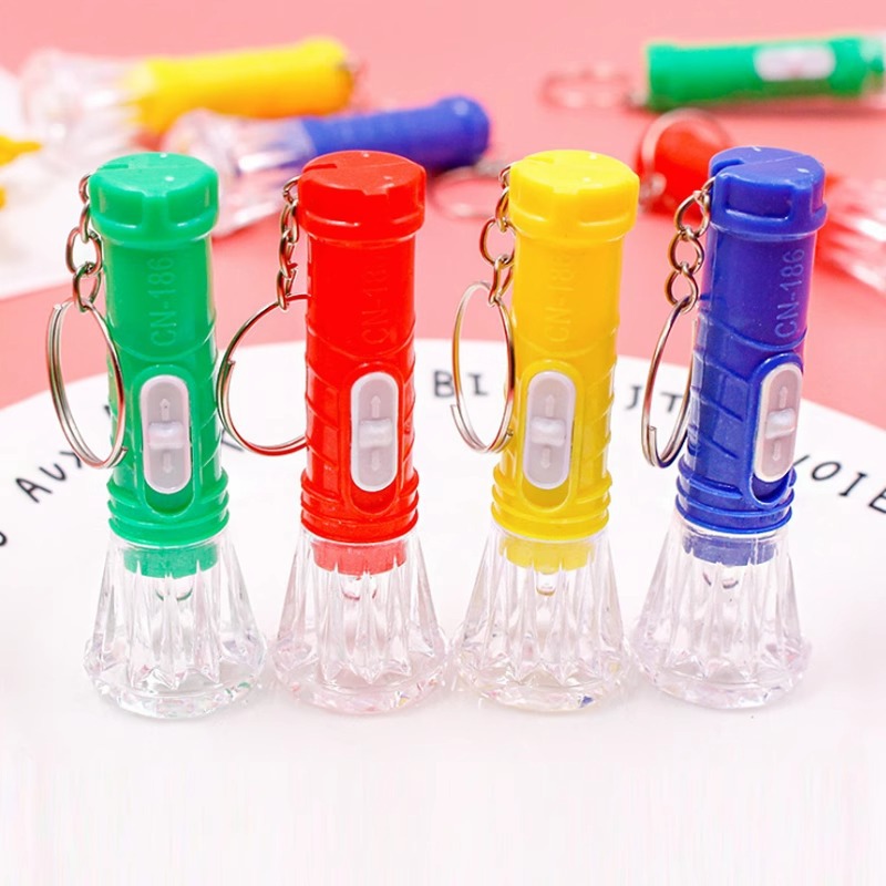 The portable flashlight keychain comes with a small battery and a replaceable electronic mini LED flashlight Specification image