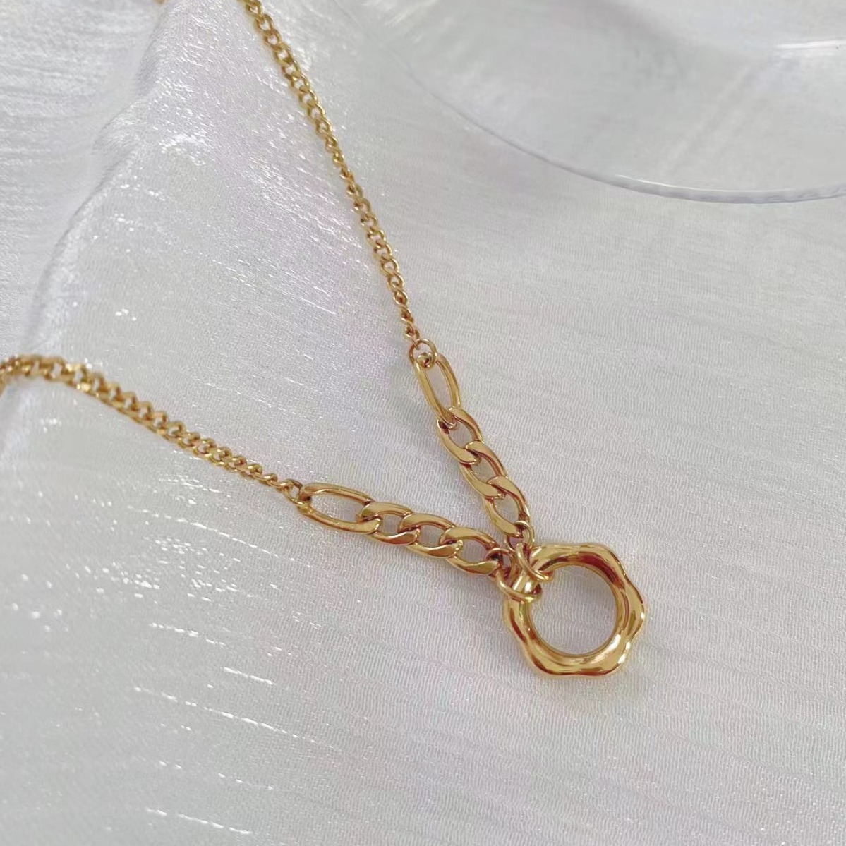 High-end, simple, light luxury, niche titanium steel chain hollowed-out circular necklace sweater chain, non-fading women's 2023 new style Application Scenario