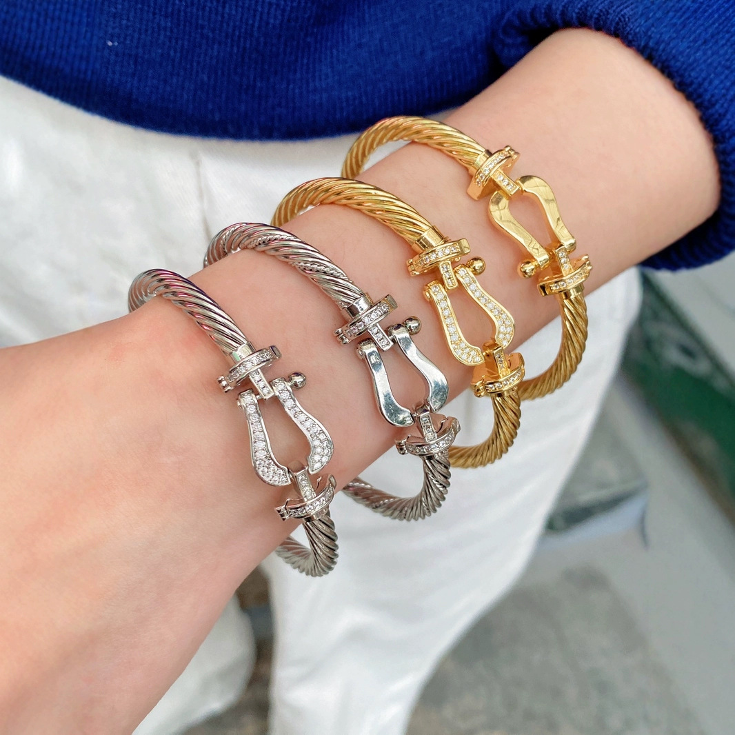 Wholesale copper jewelry: horseshoe buckle twisted steel wire bracelet, U-shaped buckle full diamond bracelet, 18K gold export version bracelet