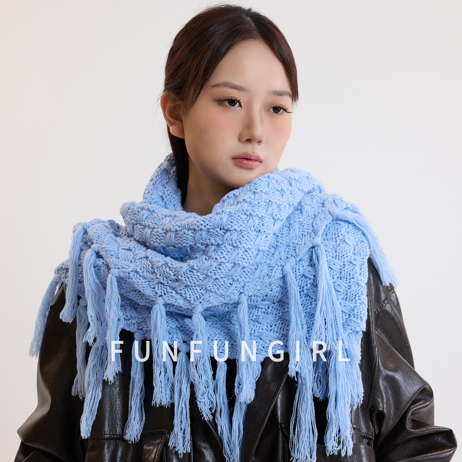 One-piece consignment for autumn and winter, soft and versatile tassel, ethnic-style knitted warm extended scarf, hidden checkered hanger, thickened triangular shawl, wholesale from street stalls Application Scenario
