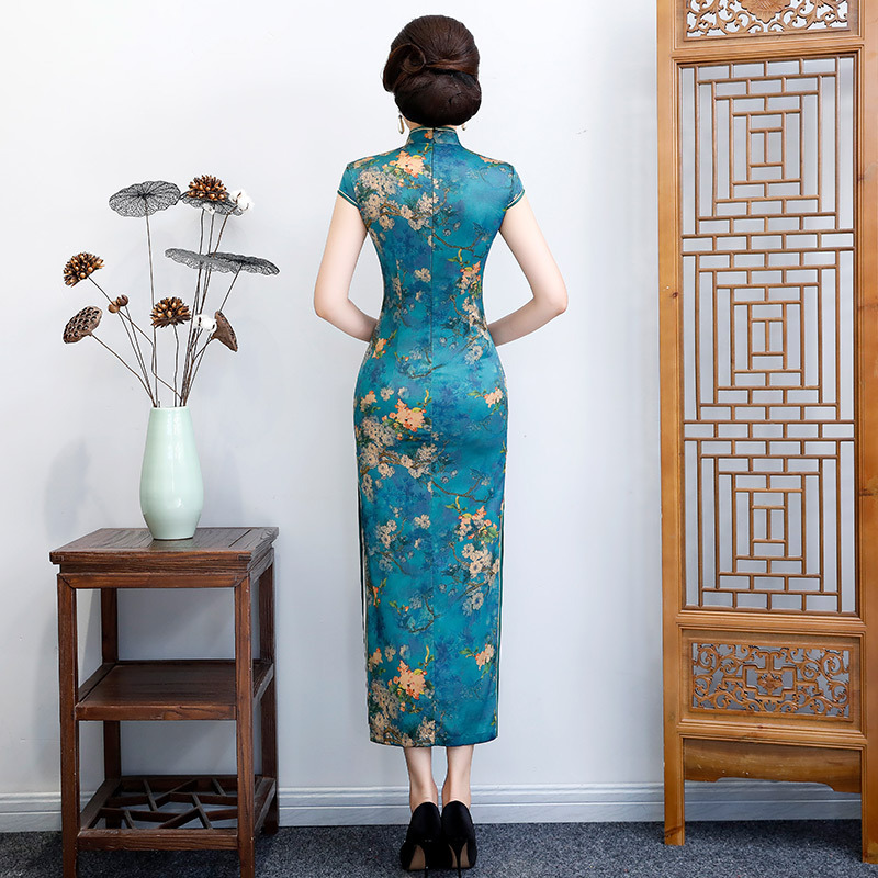 A new Chinese-style long cheongsam in the Republic of China era, with a traditional Chinese style, has been improved for young women. It exudes a sense of luxury and is a retro, slimming fashion show style Item Picture