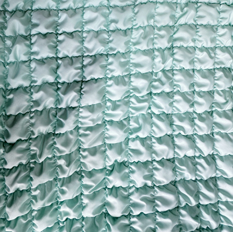 RPET春亚纺方格绗缝绣花面料云朵包夹棉宠物服装暖手宝箱包布料