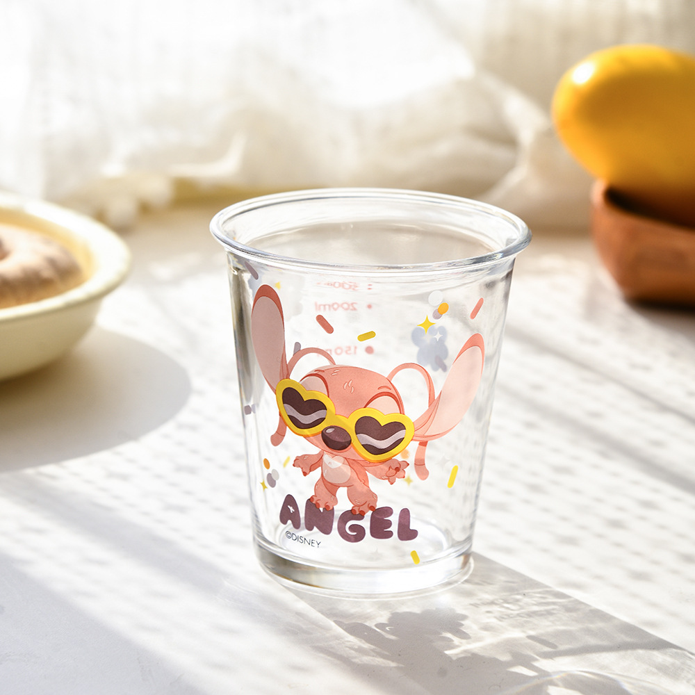 Creative cartoon Teddy glass cup, glass slanted and inverted mouth cup, cute gift drinking cup, pattern Angel cup Application Scenario