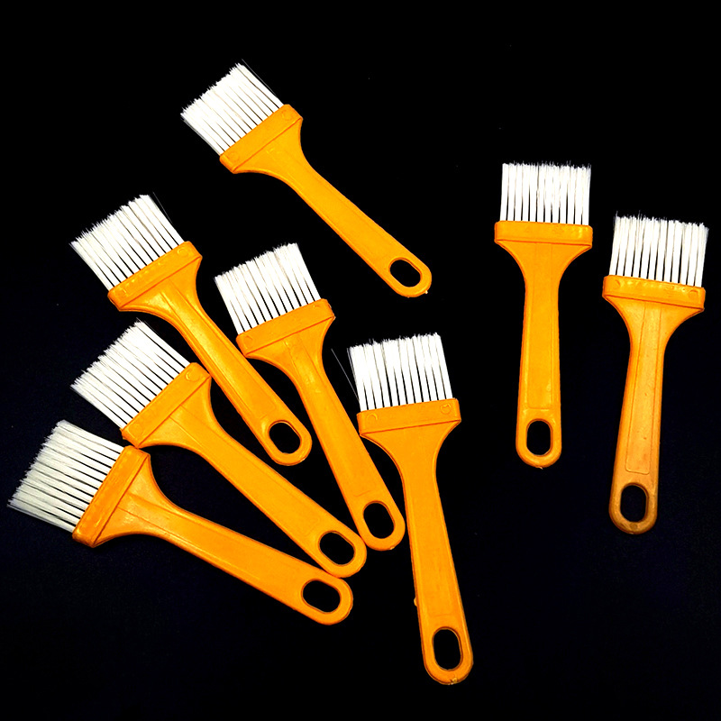 Plastic paint brush, No. 4 small brush, baking and frying skewers, dipping brush, barbecue brush, pancake oil brush, yellow handle cleaning brush