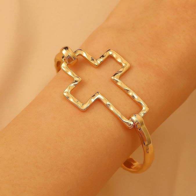 Cross-border exaggerated, versatile, fashionable design, creative cross heart electroplated, simple and trendy style bracelet Application Scenario