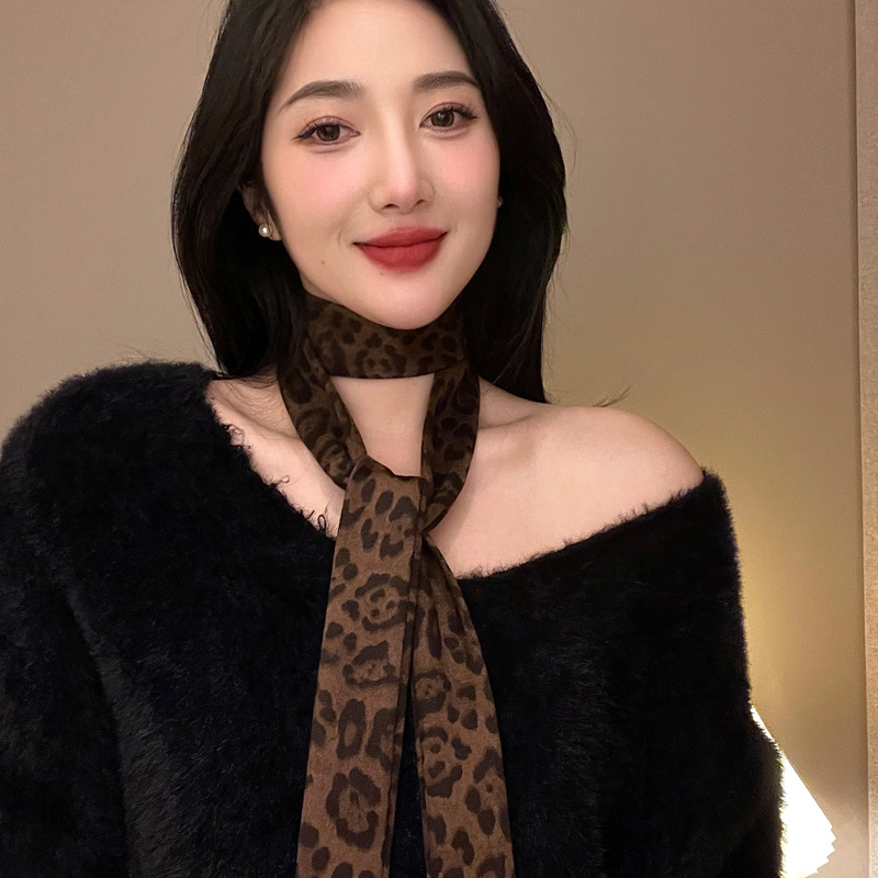 2025 New European and American style leopard print chiffon long silk scarf for women, fashionable and hot girl decorative neckerchief, light scarf ribbon Application Scenario