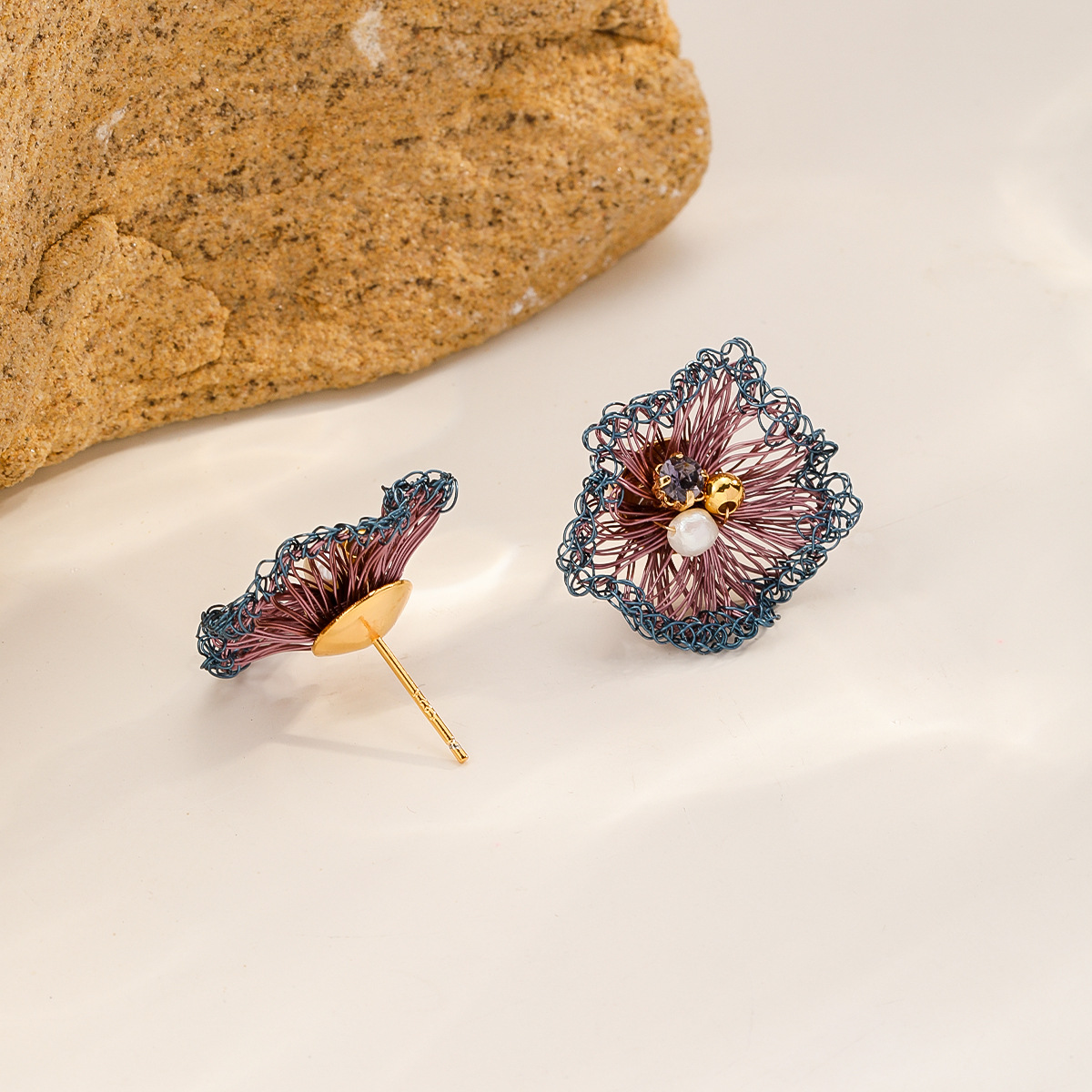 Nasha Cross-border exclusive flower earrings, hand-woven earrings, light luxury and high-end feel, non-fading, versatile stud earrings for women Application Scenario