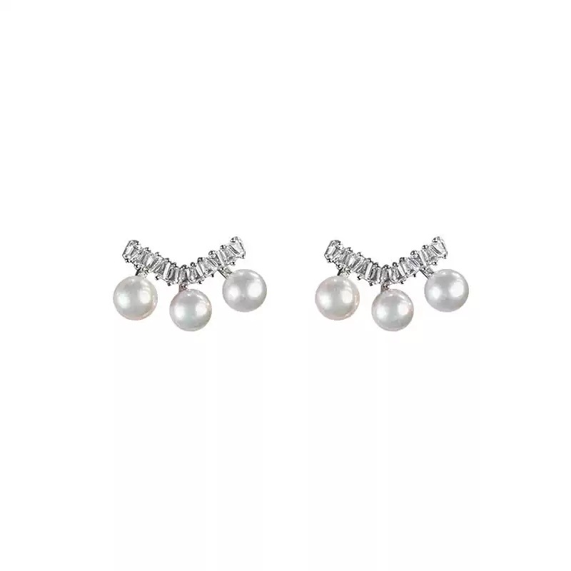 New light luxury, niche and sweet ear studs for women, small and exquisite, slightly inlaid zircon pearl mosquito repellent coil ear clips, no ear holes Item Picture