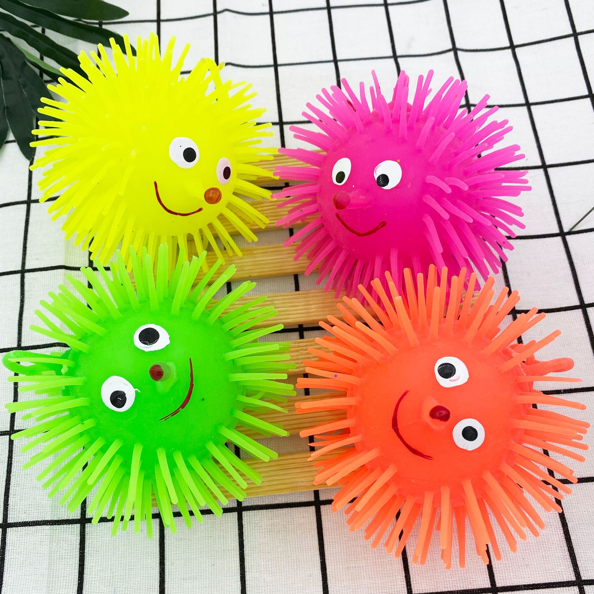 TPR Shining Fur Ball Glowing Hedgehog 60g Smiling Face Fur Ball Factory direct sales Elastic soft rubber release ball