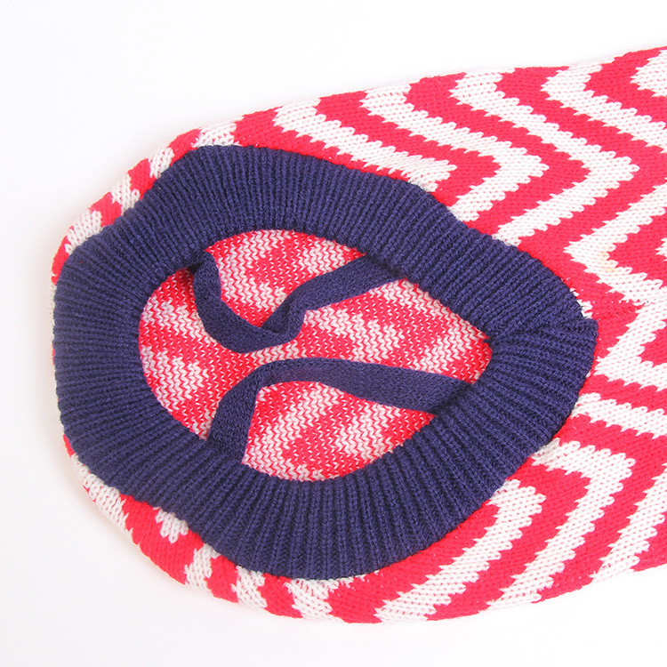 Factory direct sales of pet clothes, autumn and winter teddy pet warm sweaters, British fashionable and cool cat and dog clothing Item Picture