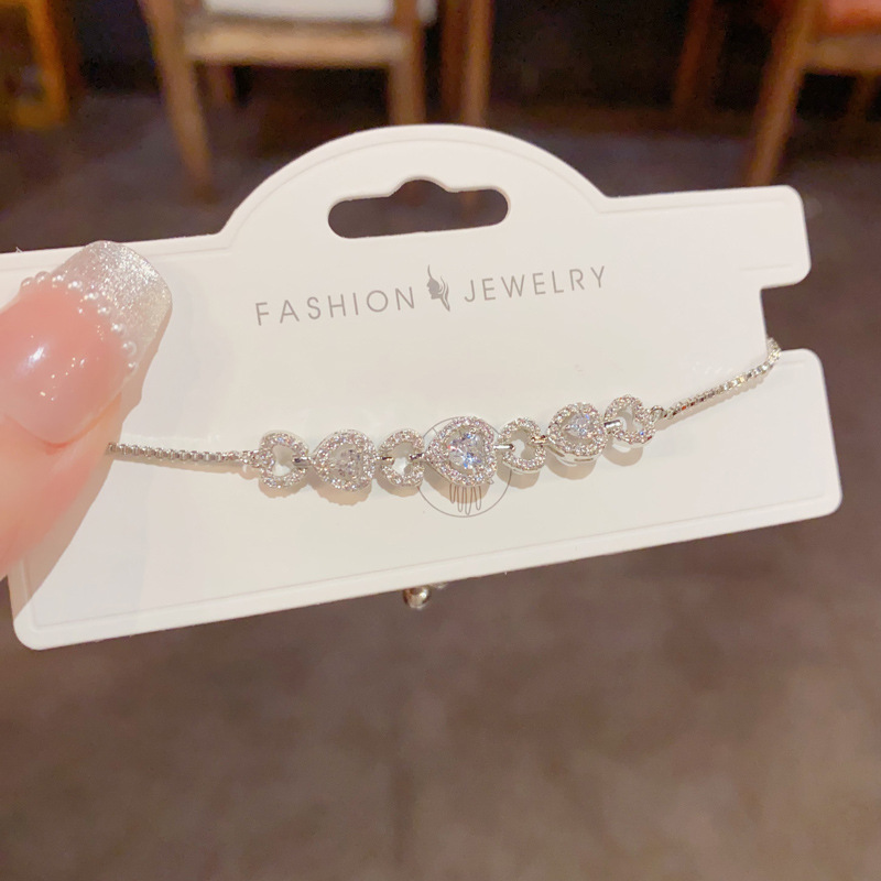 This exquisite and light luxury bracelet is slightly inlaid with zirconium hearts and features a pull-out design. It is stylish, simple, versatile, and exudes a high-end and dazzling charm Specification image