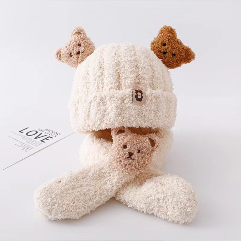 One-piece baby hats, autumn and winter plush scarves, two-piece sets, baby boys and girls, little bears, cute, warm and thick baby hats, wholesale from street stalls Application Scenario