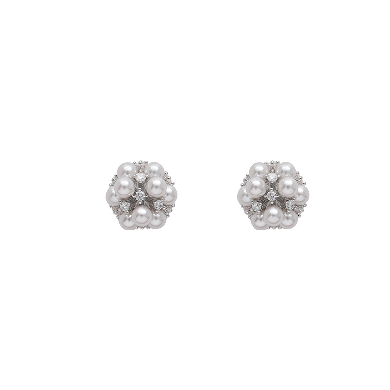 The pearl flower ball stud earrings, the same style as Zhao Lusi, are a light luxury and exquisite commuter small daily wear earrings. They were a bestseller in the 2026 live stream for women Item Picture