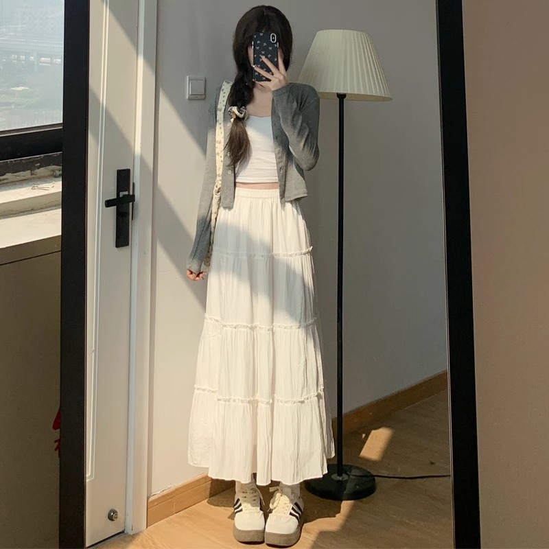 The new Korean-style gentle dress of Spring and Autumn features a high-waisted, slimming and versatile skirt with a stretched-waist midlength details Picture