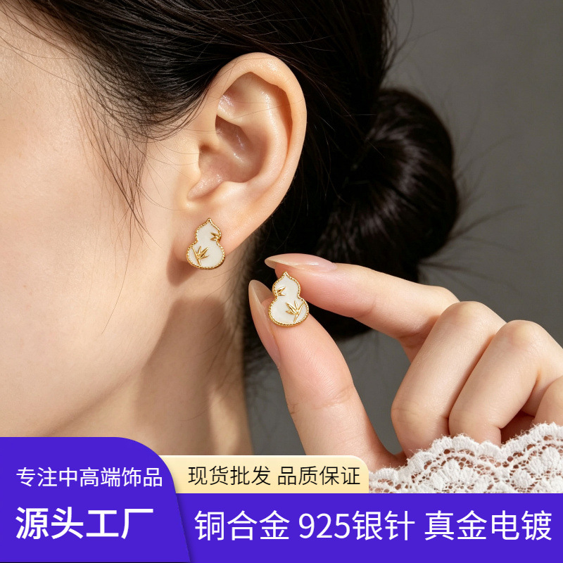 Fábrica de suministro directo nueva calabaza China bambú hoja goteo aceite earras esmalte de dos colores guozao vintage estilo s925 plata aguja para las mujeres orejeras