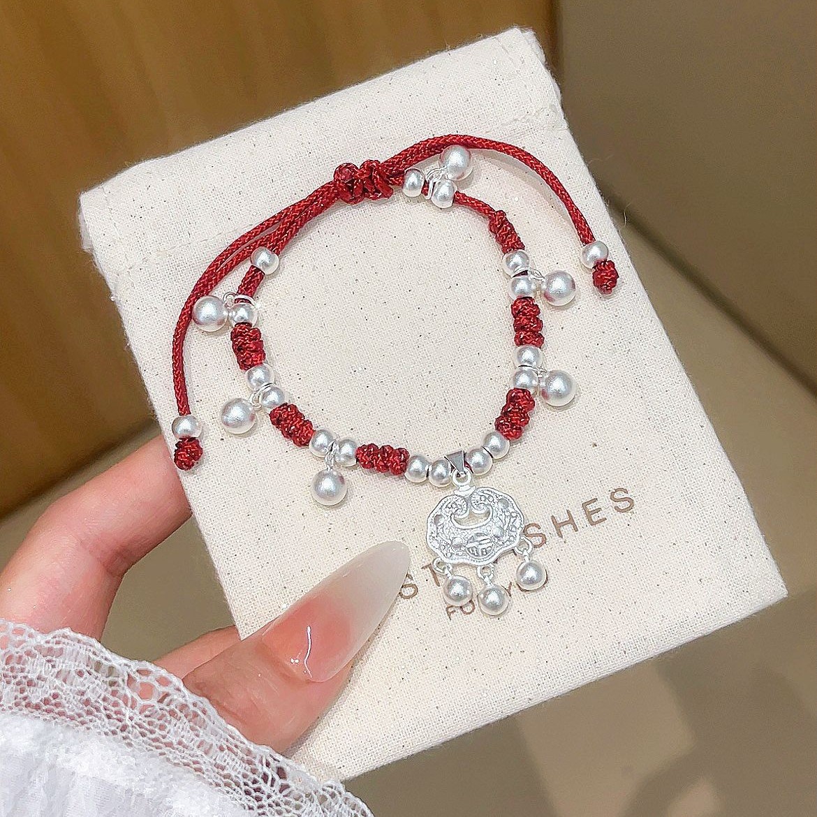 Copper-plated Miao silver lock bag bell hand-woven bracelet, pure handcrafted Chinese-style bracelet, bell red string bracelet Specification drawing