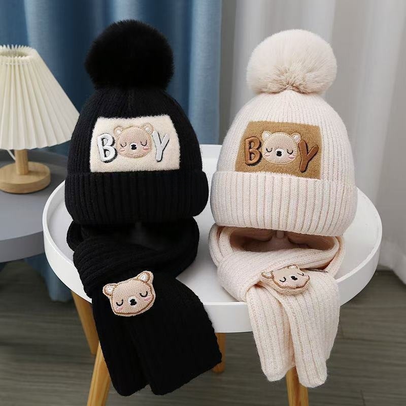 Wholesale of two-piece sets of children's warm hats, knitted woolen hats for boys and girls, ear protectants, and baby hats and scarves for autumn and winter from street stalls Application Scenario