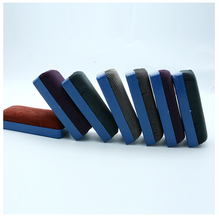 Qianhui whiteboard eraser Manufacturer directly supplies large and small velvet cloth magnetic plastic easy-to-erase chalk accessories, whiteboard eraser brushes Item Picture