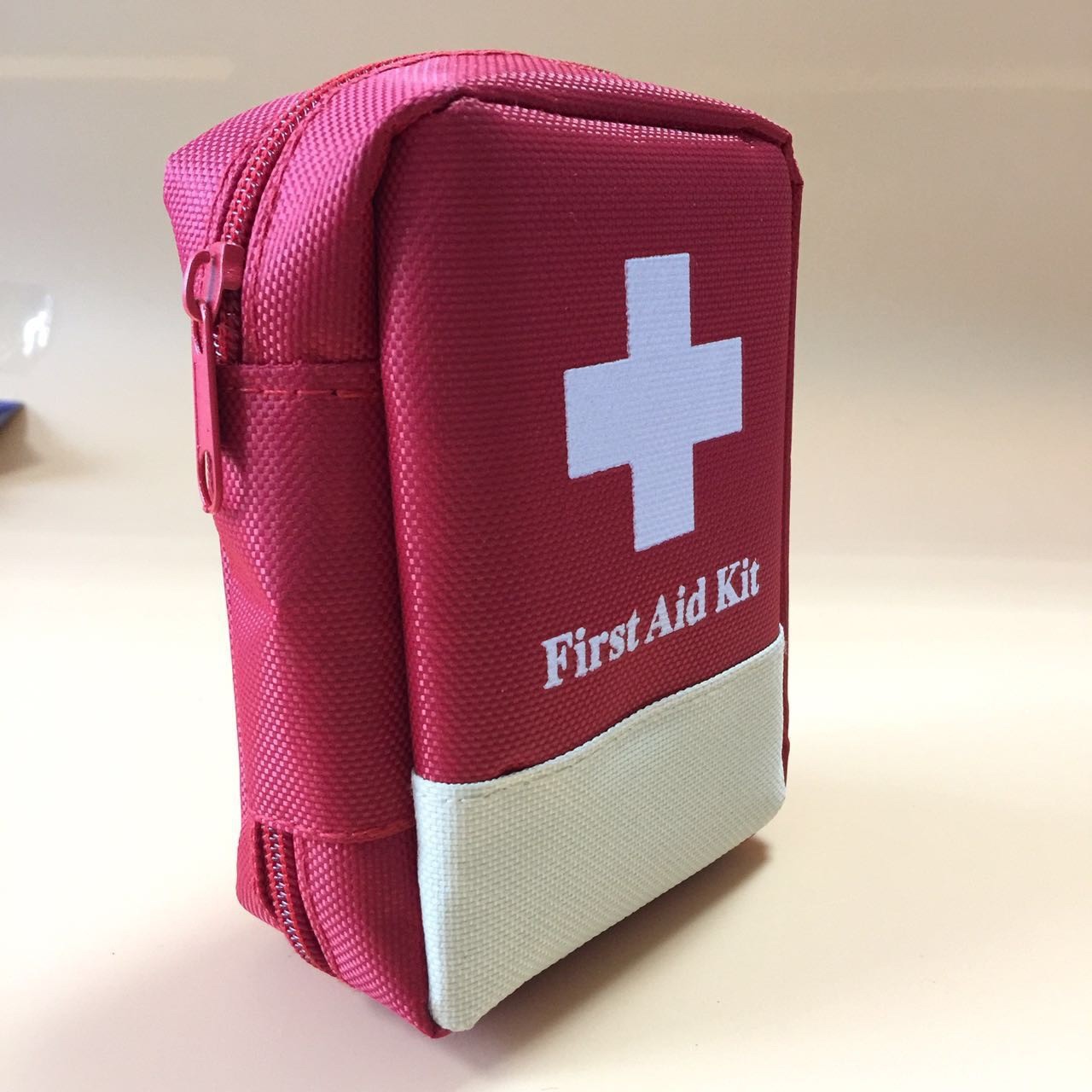 Customized outdoor first aid kits, medical kits, earthquake emergency kits, double-layer kits, medical kits, and new cross-border life-saving kits Item Picture