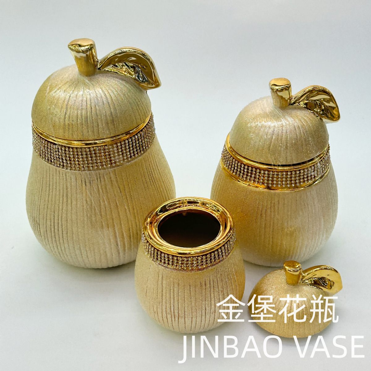 Modern, simple and light luxury electroplated ceramic storage tank, snack and dried fruit storage box, creative golden decorative piece Application Scenario