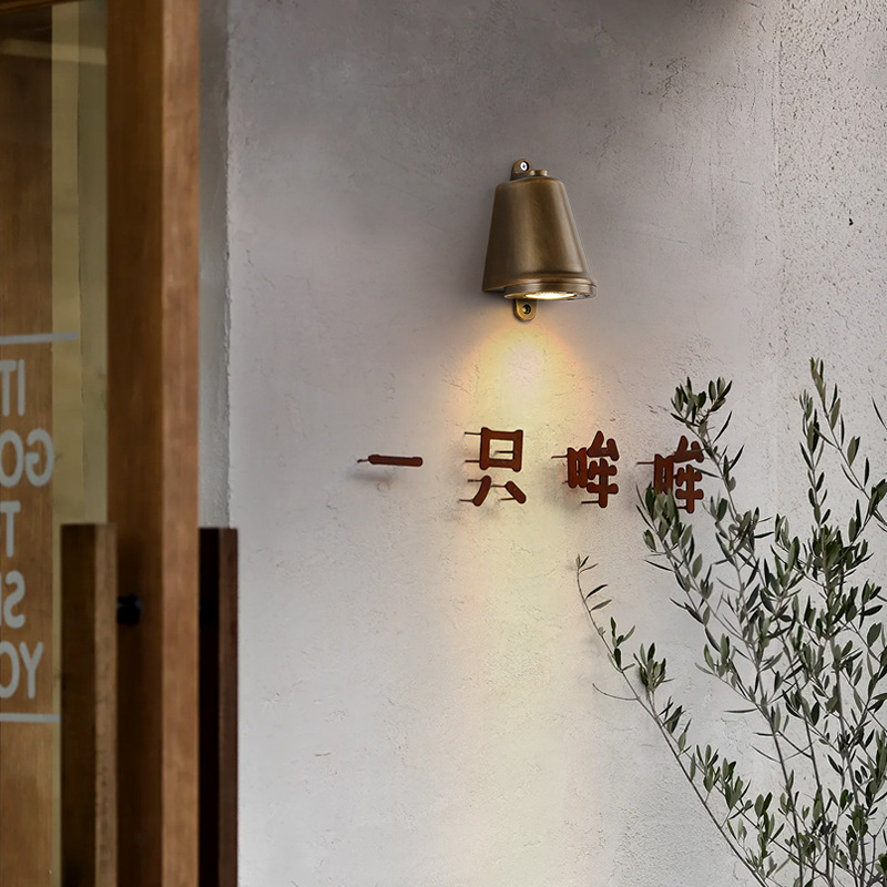 Industrial-style loft wall lamps, outdoor storefronts, vintage indoor and outdoor corridors, entrance balconies, rechargeable cast aluminum horseshoe spotlights Application Scenario